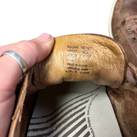 Taos Shoes Womens 8.5 EU39 Freedom Sneakers Brown Leather Casual Walking Studded - Picture 12 of 12